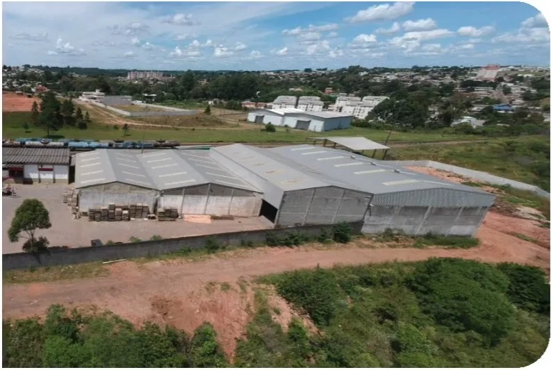 Vista aérea da estrutura e dos galpões da Cimpasso Cimentos